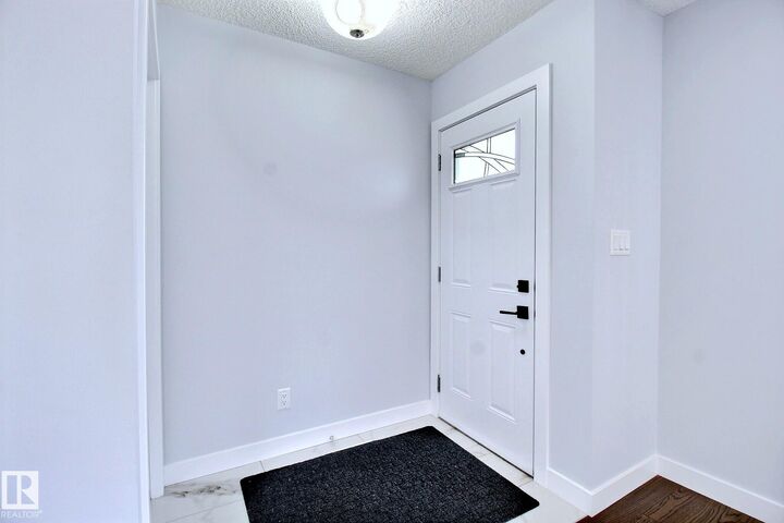 Property Photo:  14732 32 Street NW  AB T5Y 2G3 