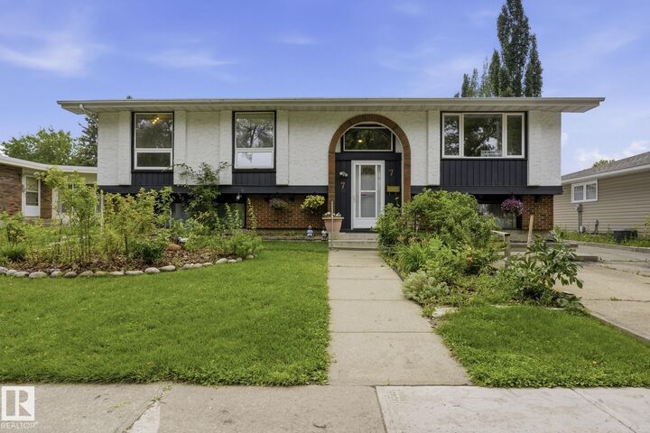 7 Graham Avenue — photo 1