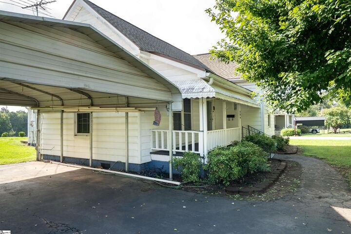 Property Photo:  609 S Georgia Avenue  SC 29323 