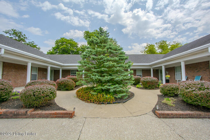Property Photo: 8421 Elsie Ct KY 40228
