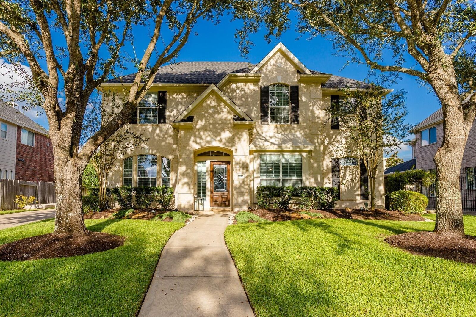 Property Photo: 5615 Ashford Ridge Lane TX 77450