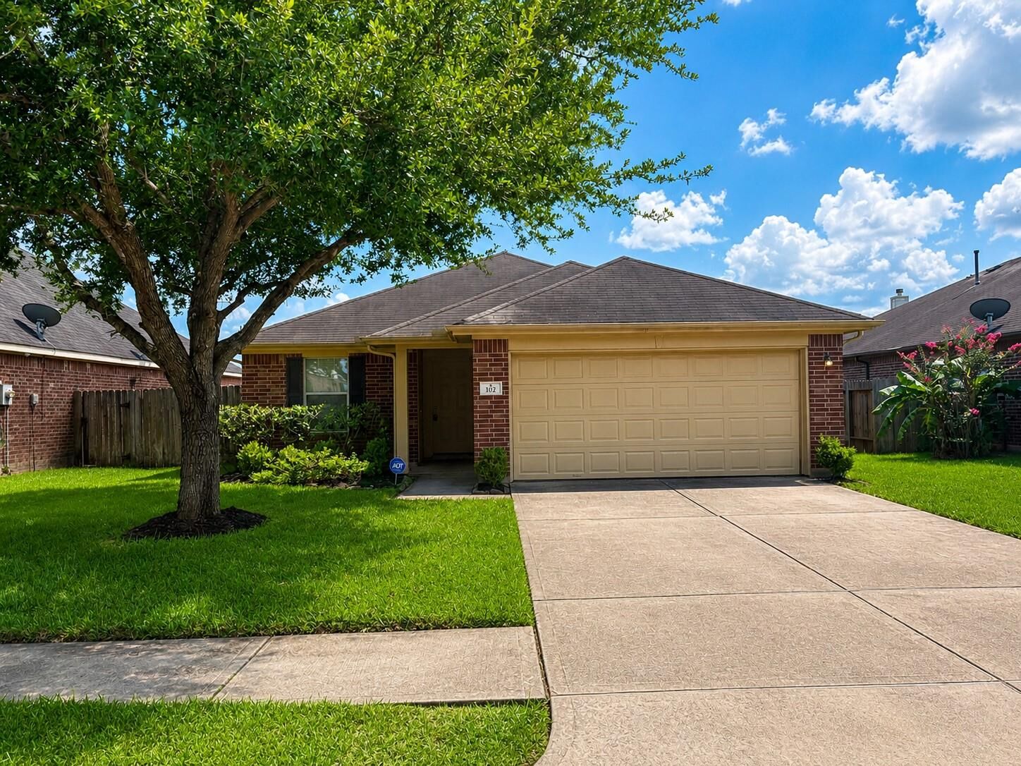 Property Photo: 102 San Simeon Drive TX 77578