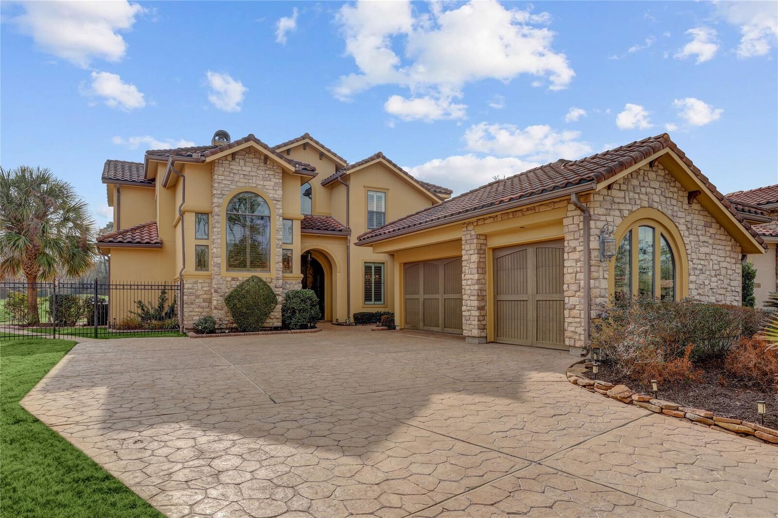 Property Photo: 16203 Villa Fontana Way TX 77068