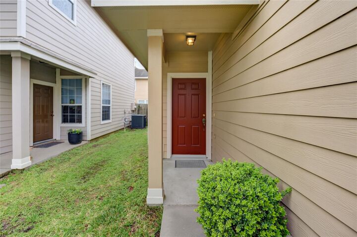 Property Photo: 16631 Newglen Lane TX 77084
