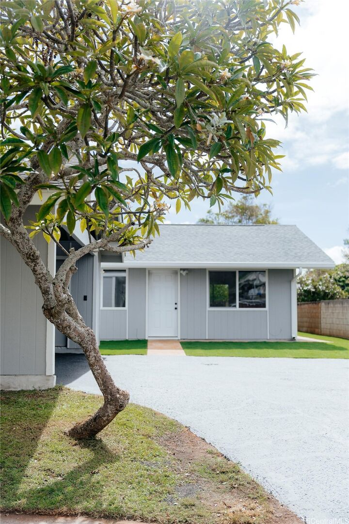 Property Photo: 94-279 Kikalake Place HI 96789
