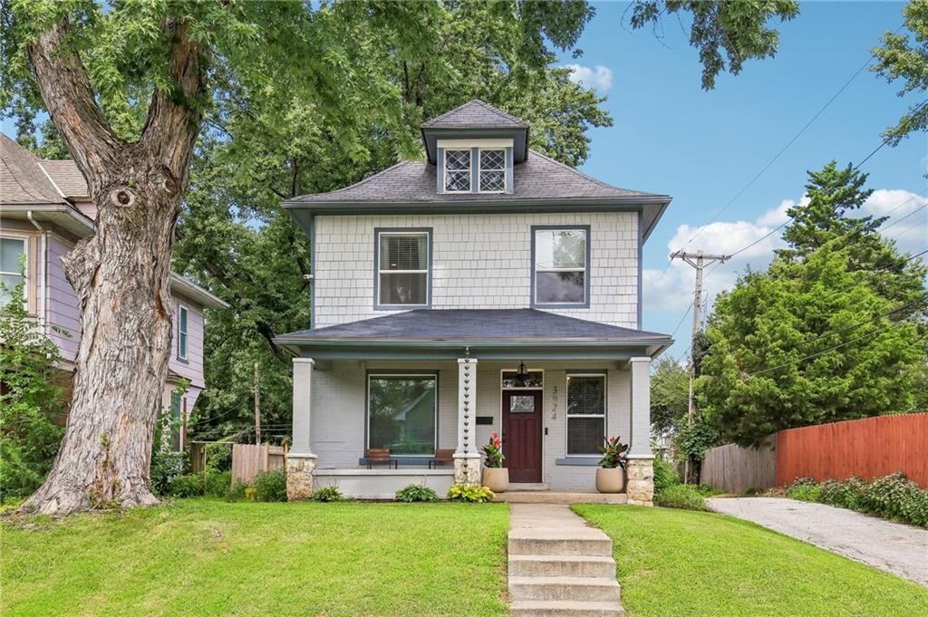 Property Photo: 3924 Windsor Avenue MO 64123