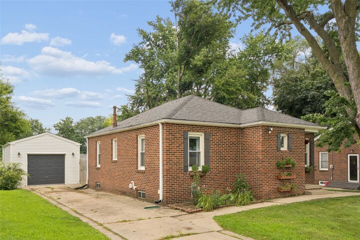 Property Photo: 809 10th Street IA 50265