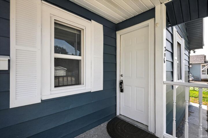 Property Photo:  206 Helen Avenue  IN 46544-3137 