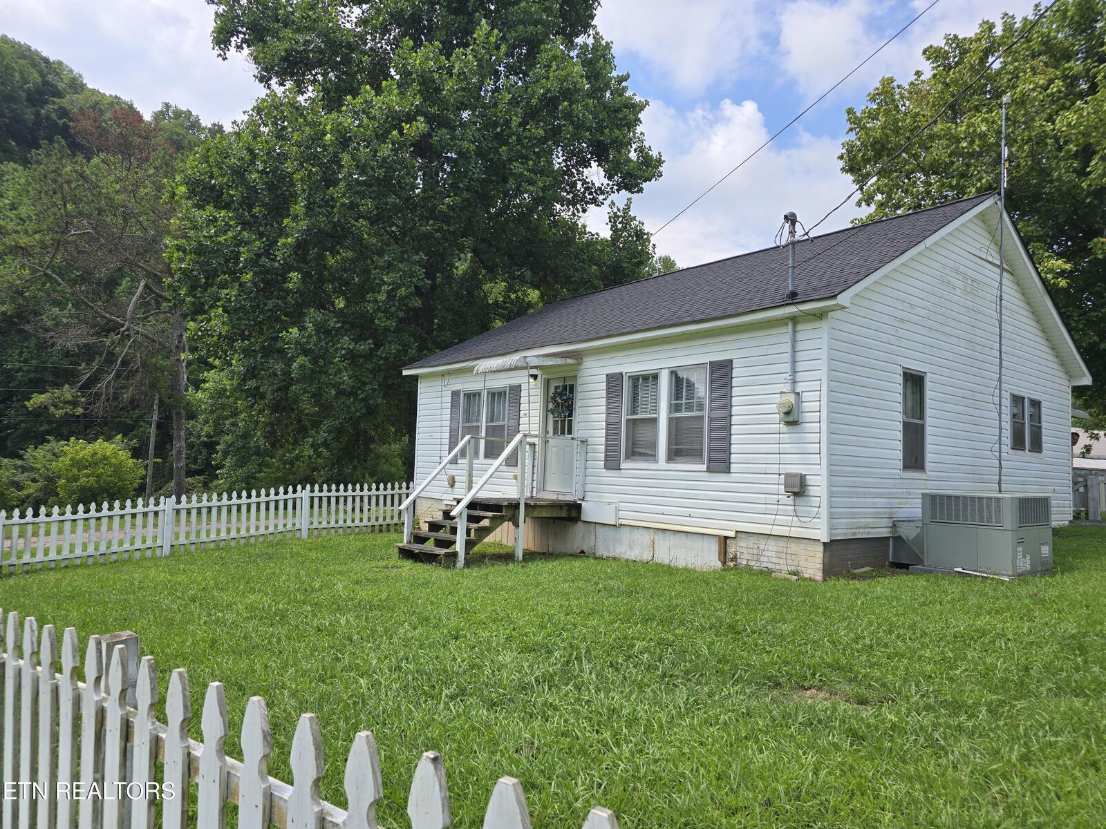 Property Photo: 2404 Old Highway 68 TN 37874