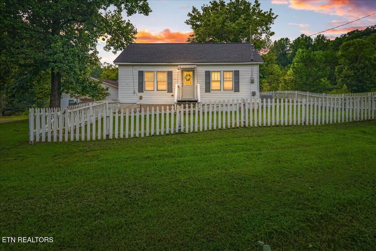 Property Photo: 2404 Old Highway 68 TN 37874
