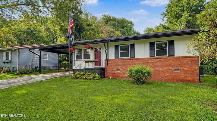 Property Photo:  2208 Sylvania Ave  TN 37920 