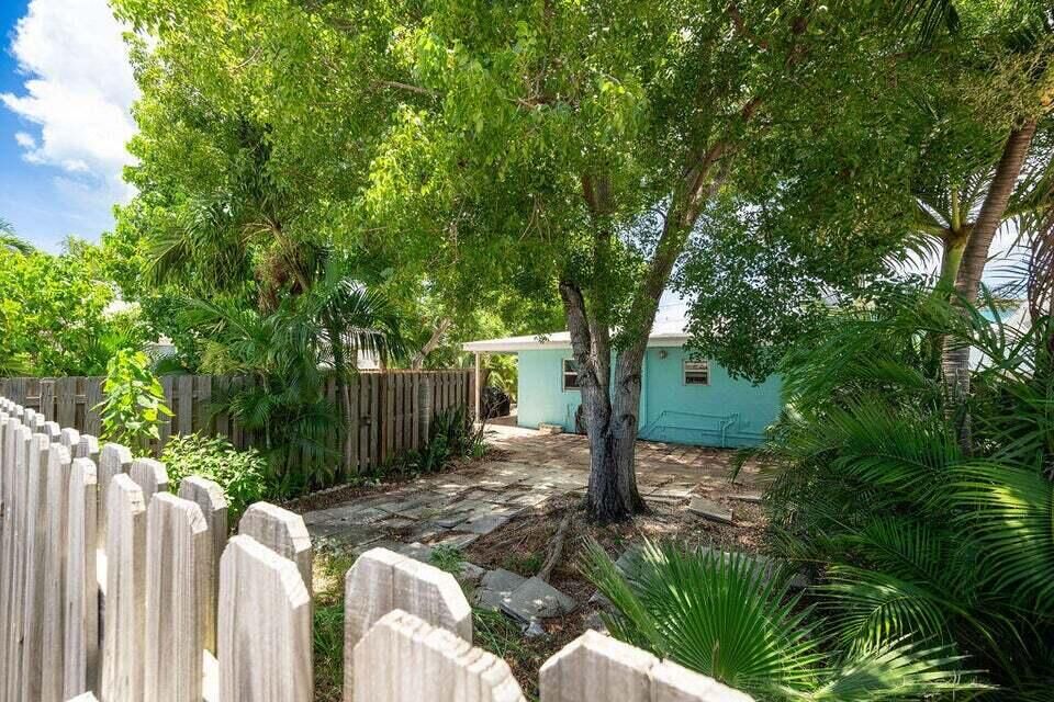 Property Photo:  2309 Patterson Avenue  FL 33040 