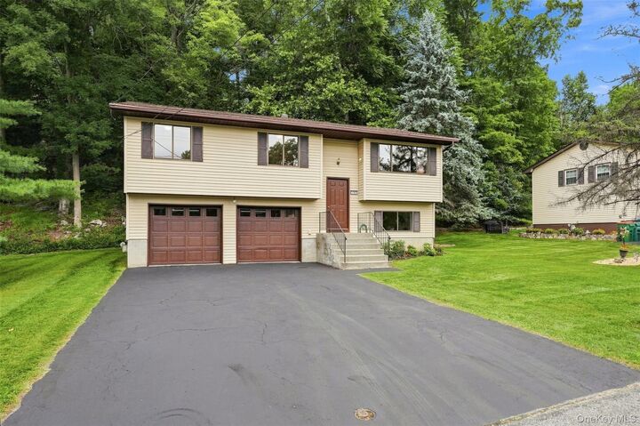 Property Photo:  107 Sutton Park Road  NY 12603 