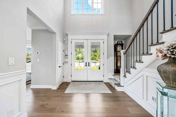 Property Photo:  53 Southview Circle  NY 11755 
