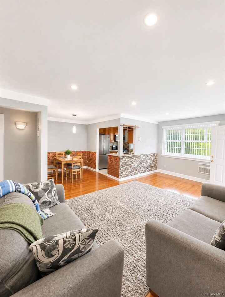 Property Photo:  15054 Melbourne Avenue 1R  NY 11367 
