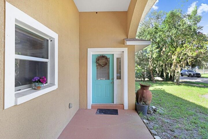 Property Photo:  1131 Dogwood Avenue  FL 33613 