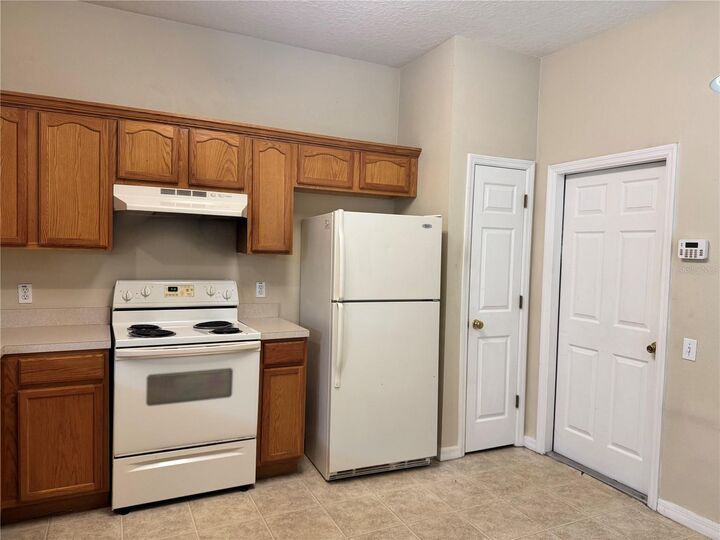 Property Photo:  4107 Key Thatch Drive  FL 33610 