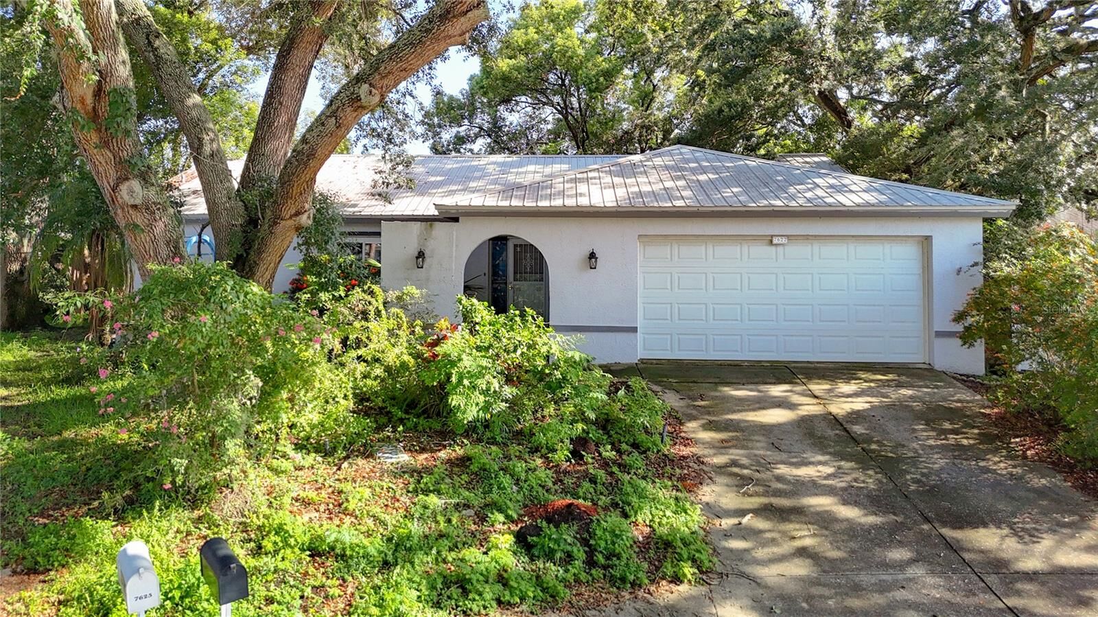 Property Photo: 7622 Clovis Court FL 34653