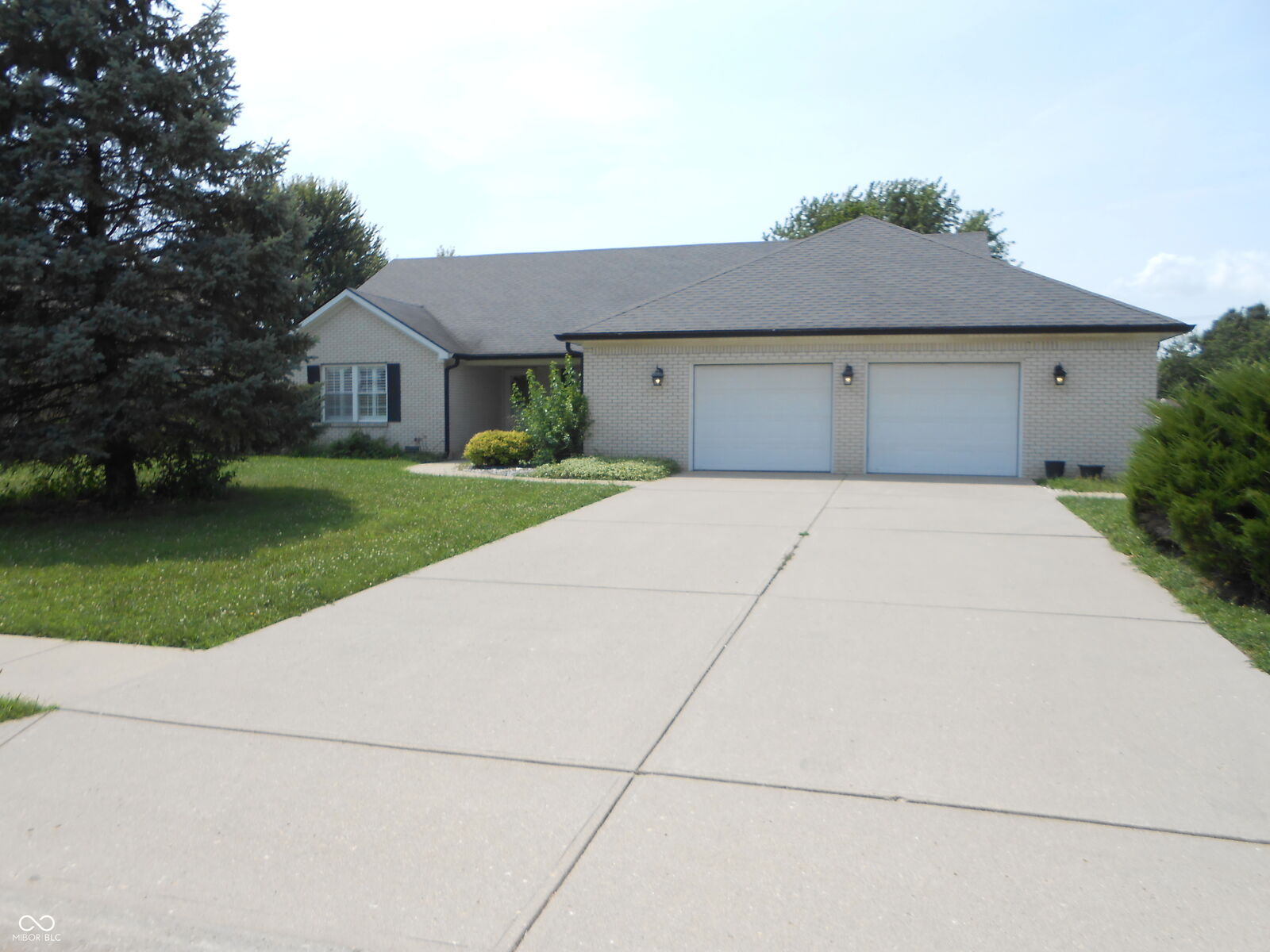 Property Photo: 4140 S Danita Court S IN 46163