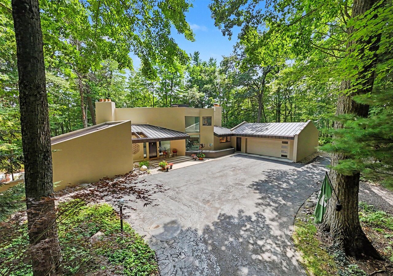 Property Photo:  10109 Hathaway Drive  MI 48838-7105 