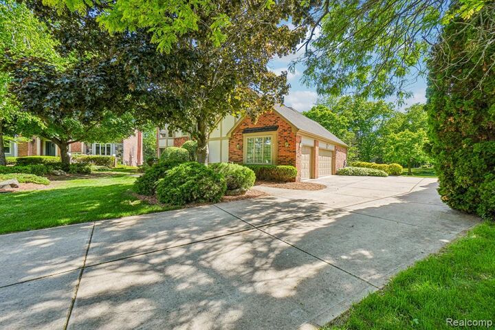 Property Photo:  4523 Rivers Edge Drive  MI 48098 4151 