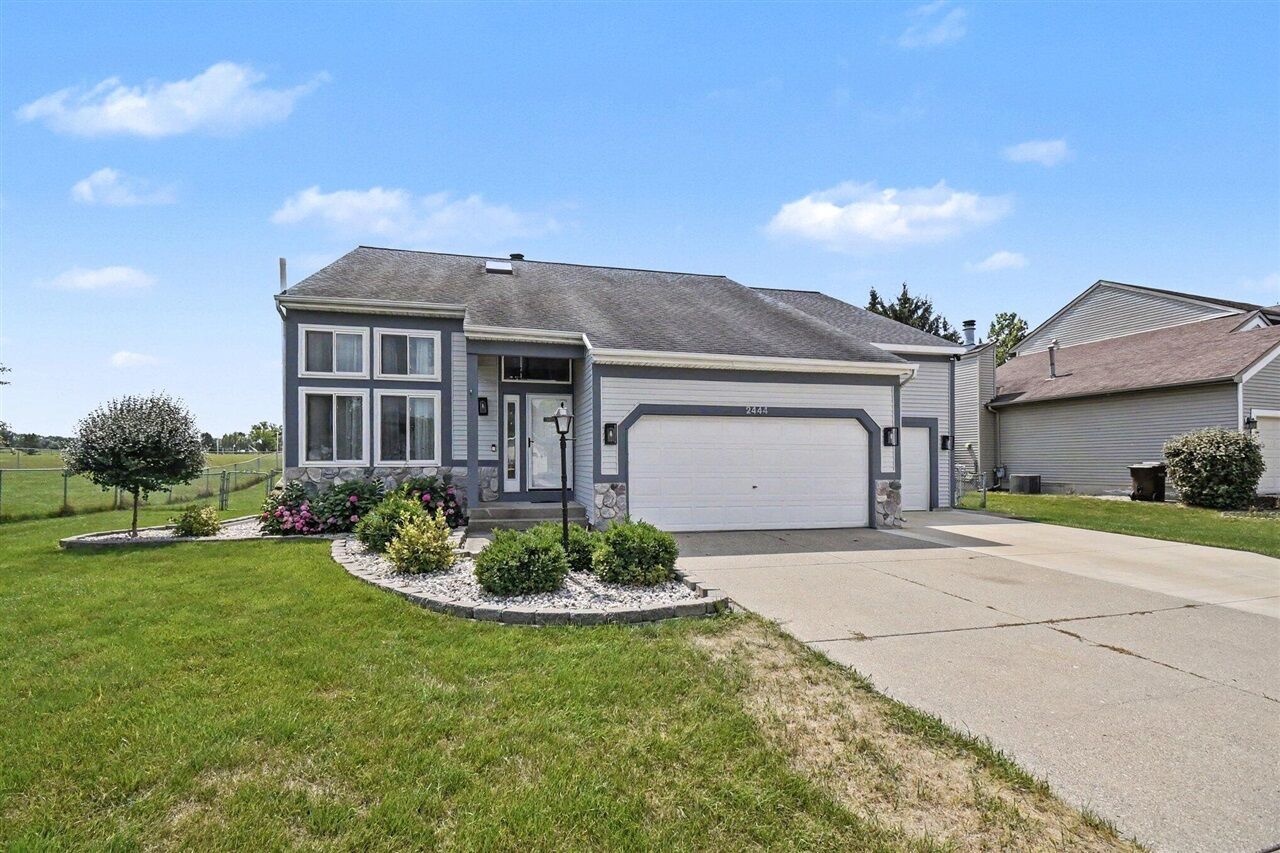 Property Photo: 2444 Sunny Creek Street MI 49508-5100
