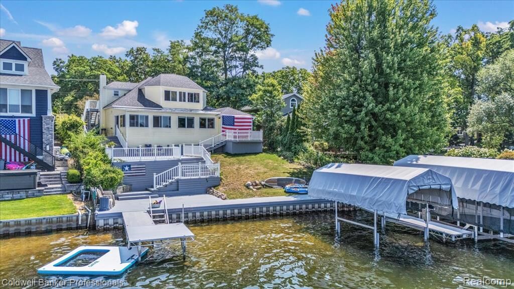 Property Photo:  16 S North Shore Drive  MI 48362 3023 
