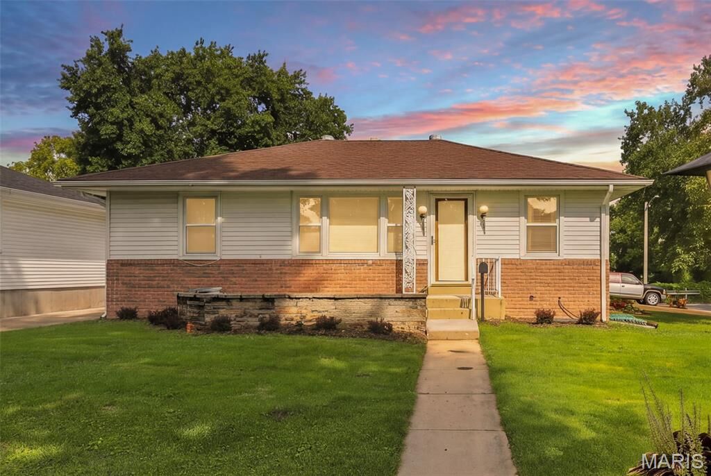 Property Photo:  1 Louise Court  MO 63031 
