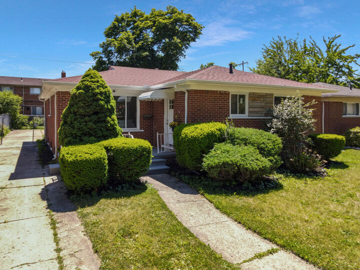 Property Photo:  15241 Pearson Street  MI 48237 