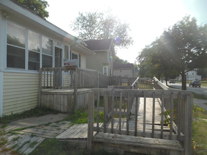 Property Photo:  305 W High Street  MI 49203 