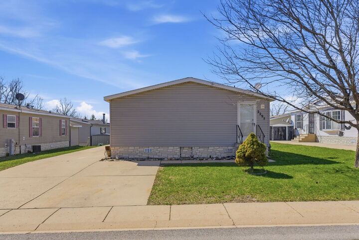 Property Photo:  2295 Iris Avenue  IL 61008 