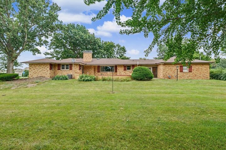 Property Photo:  1123 N Sangamon Avenue  IL 60936 