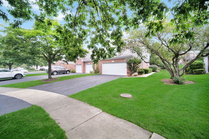 Property Photo:  2025 S Lincoln Avenue  IL 60148 