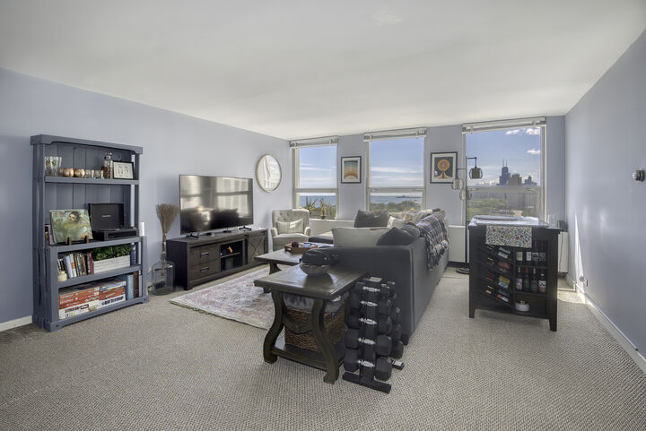 Property Photo:  2626 N Lakeview Avenue 1604  IL 60614 