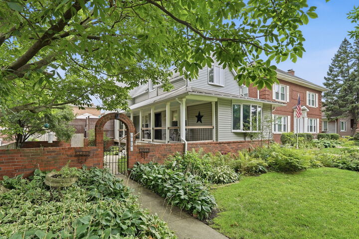 Property Photo:  6936 N Owen Avenue  IL 60631 