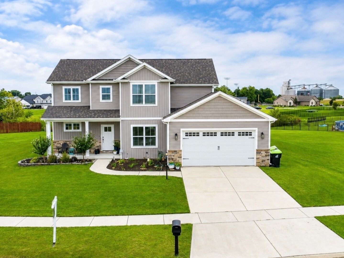 Property Photo:  520 Prairie Meadows Drive  IL 61745 