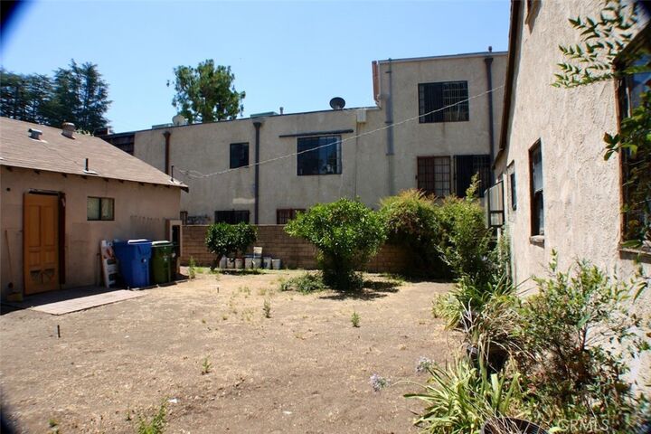 Property Photo:  5739 Hazeltine  CA 91401 