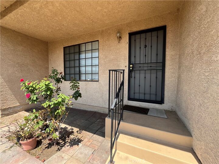 Property Photo: 21 N 4th D CA 91801