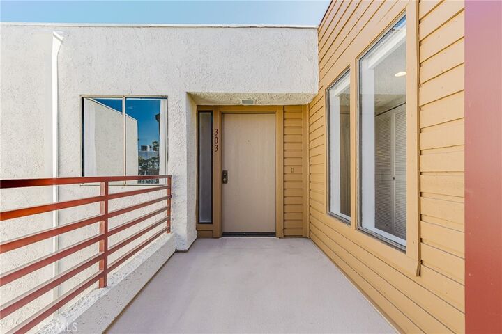 Property Photo: 400 N Louise 303 CA 91206