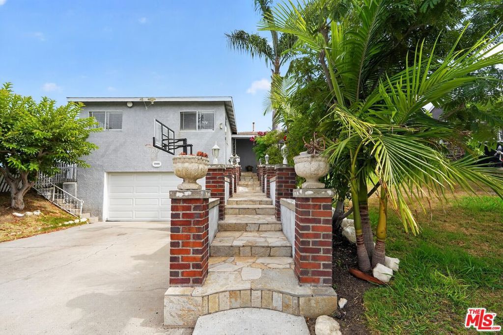Property Photo:  7615 Kittyhawk Avenue  CA 90045 