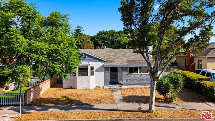 Property Photo:  3117 Virginia Avenue  CA 90404 