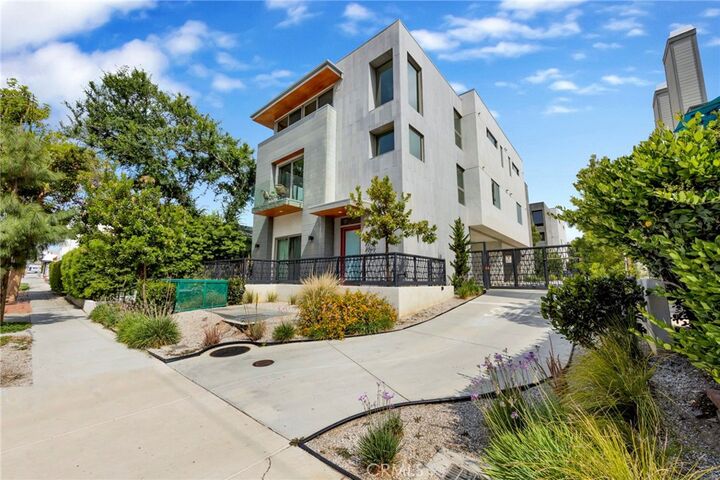 Property Photo: 941 E California Boulevard 1 CA 91106