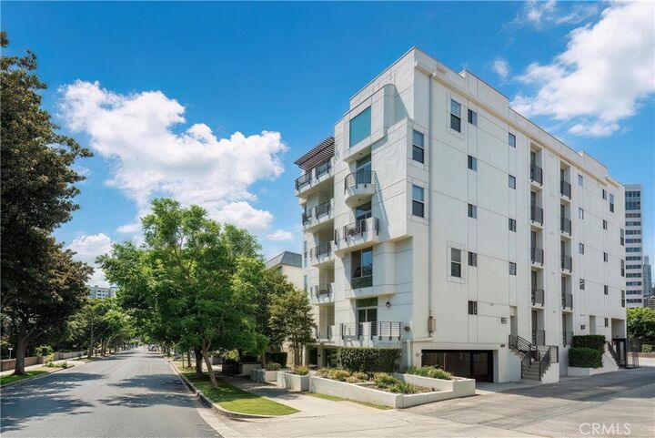 Property Photo:  10911 Wellworth 1A  CA 90024 
