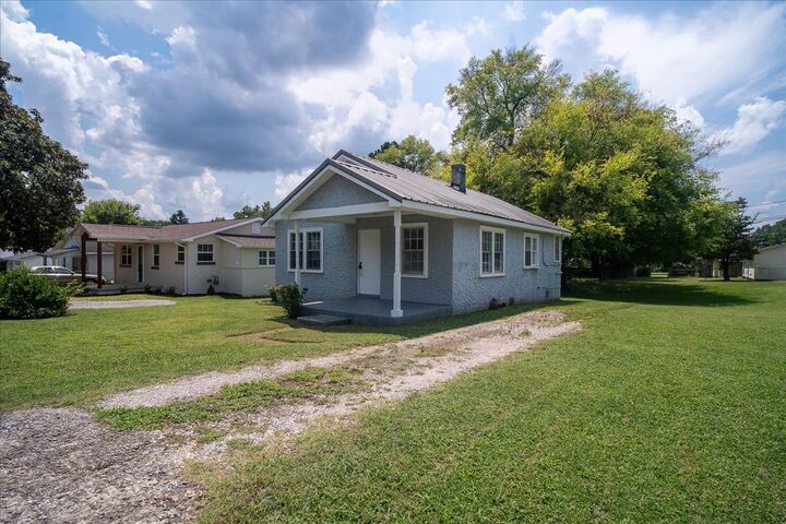 Property Photo:  204 S Spurr St  AL 35630 