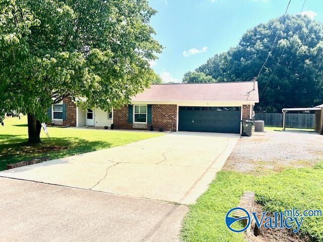 Property Photo: 211 Elton Circle AL 35759