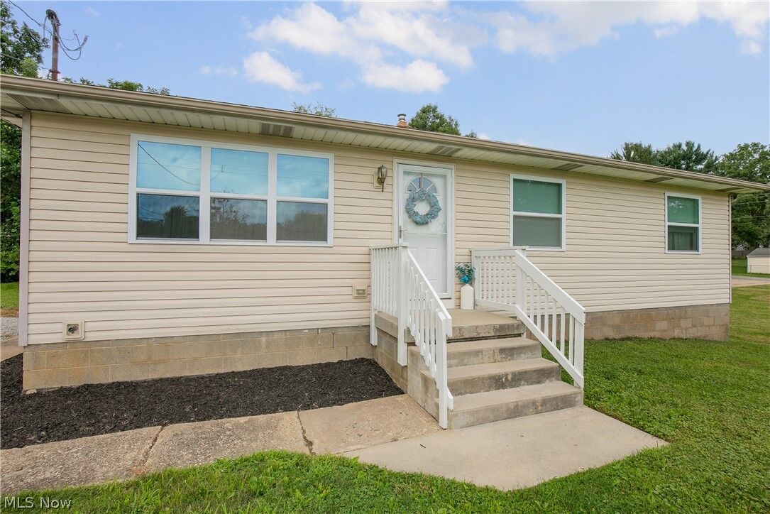 Property Photo: 472 Columbine Avenue OH 44312