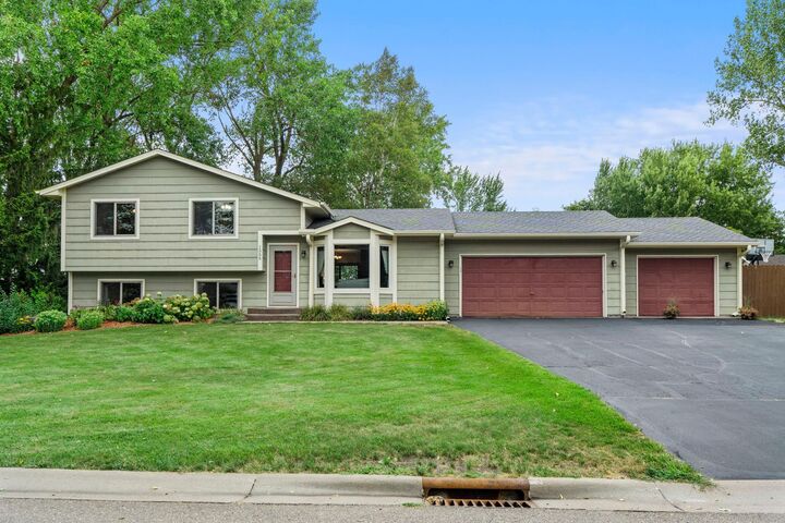 Property Photo: 1555 Lamotte Circle MN 55038