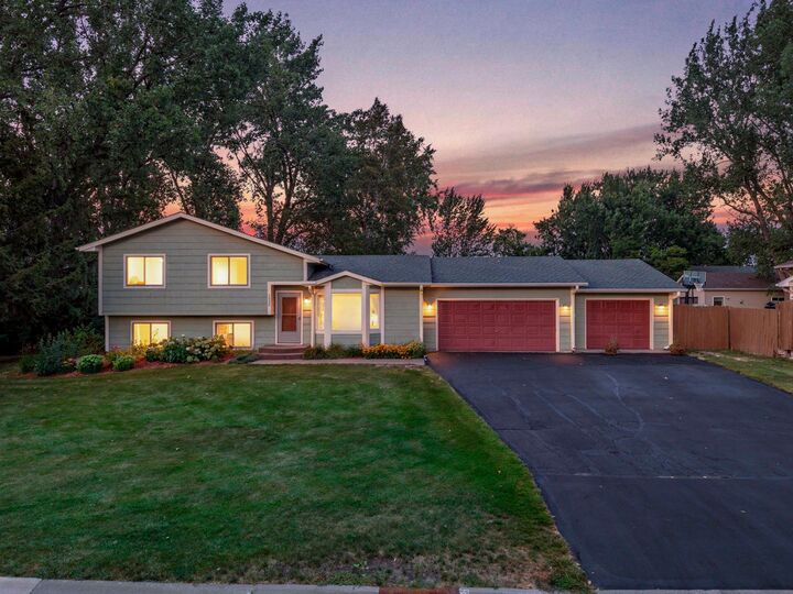Property Photo: 1555 Lamotte Circle MN 55038