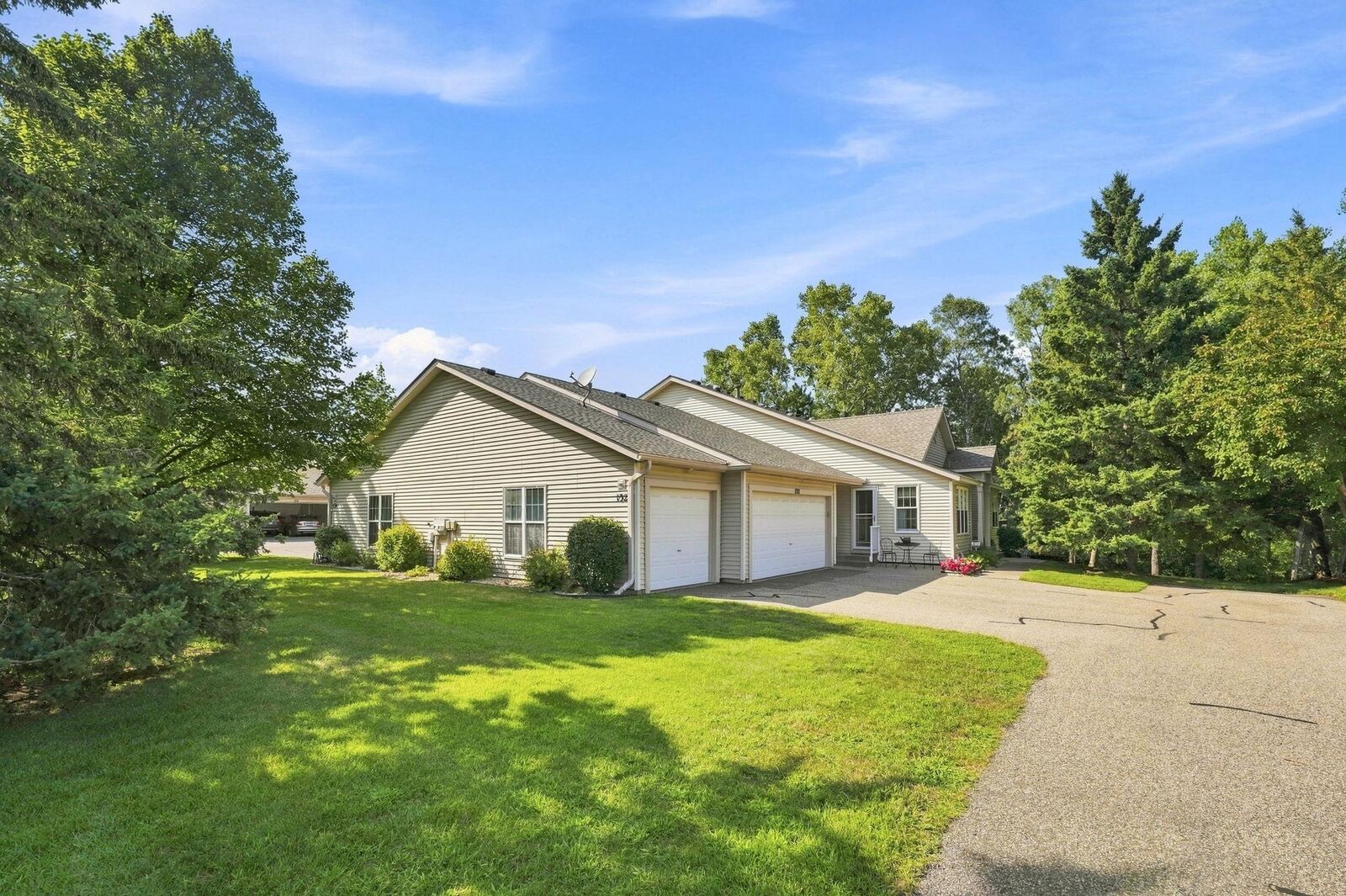Property Photo: 132 Wedgewood Court MN 55115
