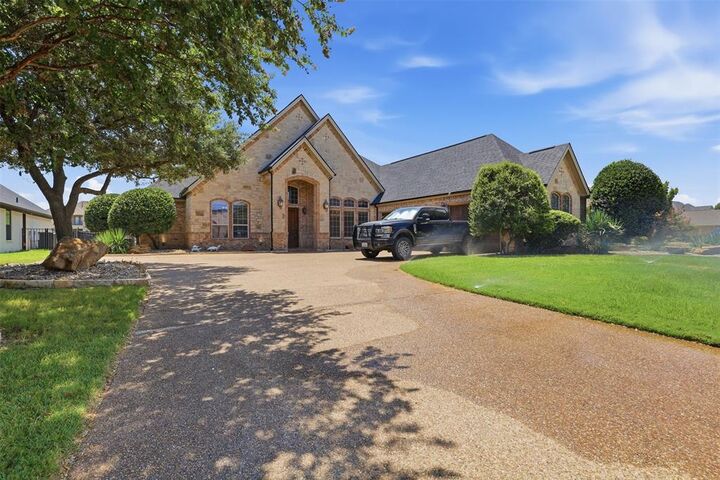 Property Photo:  2606 Waters Edge Drive  TX 76048 